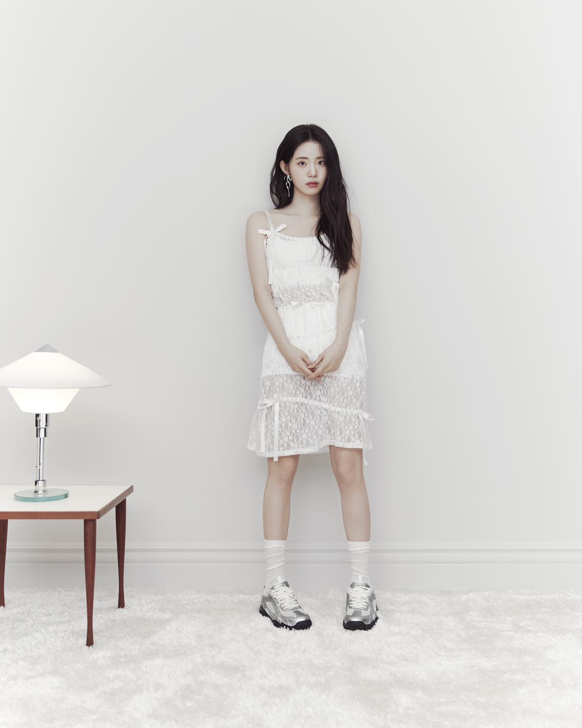 요즘 핫한 신발🩶휠라 에샤페
전여빈&신시아 에샤페 실버문👟📆25일 드뎌 리스탁 #광고

이번 봄, 출시 직후 솔드아웃 되며 많은 사랑을 받고 있는 휠라의 에샤페 ‘실버문’이 오는 25일 리스탁됩니다. 재입고 소식과 함께 에샤페 실버문과 그레이 컬러를 착용한 배우 전여빈과 신시아의 화보도 공개되었는데요. 심플하고 포멀한 룩부터 페미닌한 발레코어 룩까지 각자의 매력으로 다양하게 소화했죠.

슬라이드를 넘겨 전여빈과 신시아의 다양한 스타일링을 확인해 보세요! 🔍 이미지6