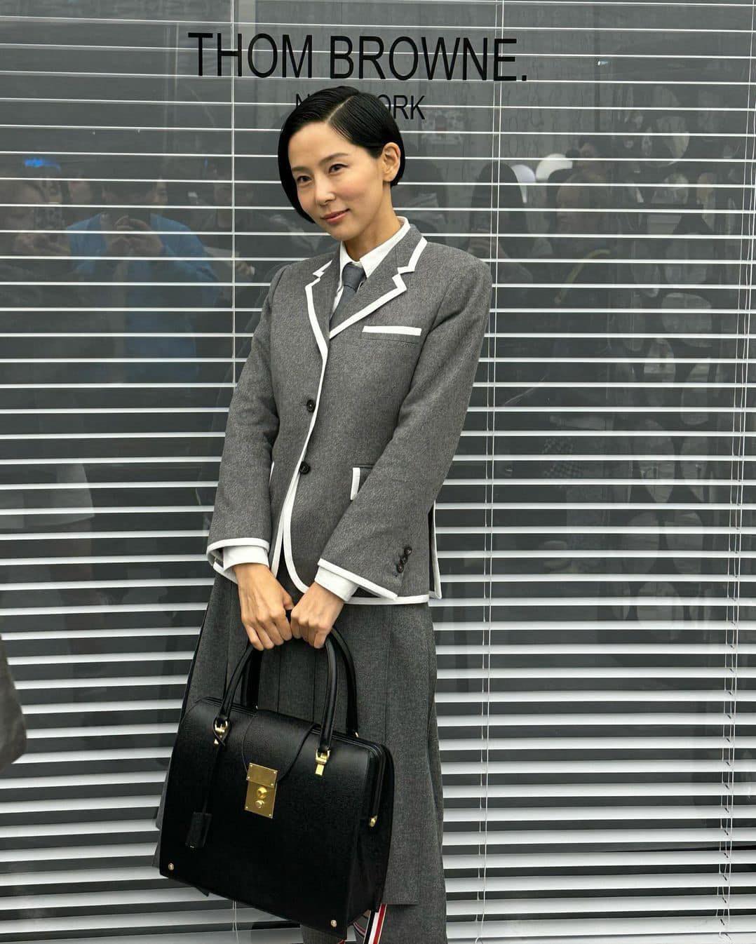 톰브라운 플리츠로 프레피무드🩶 이미지5