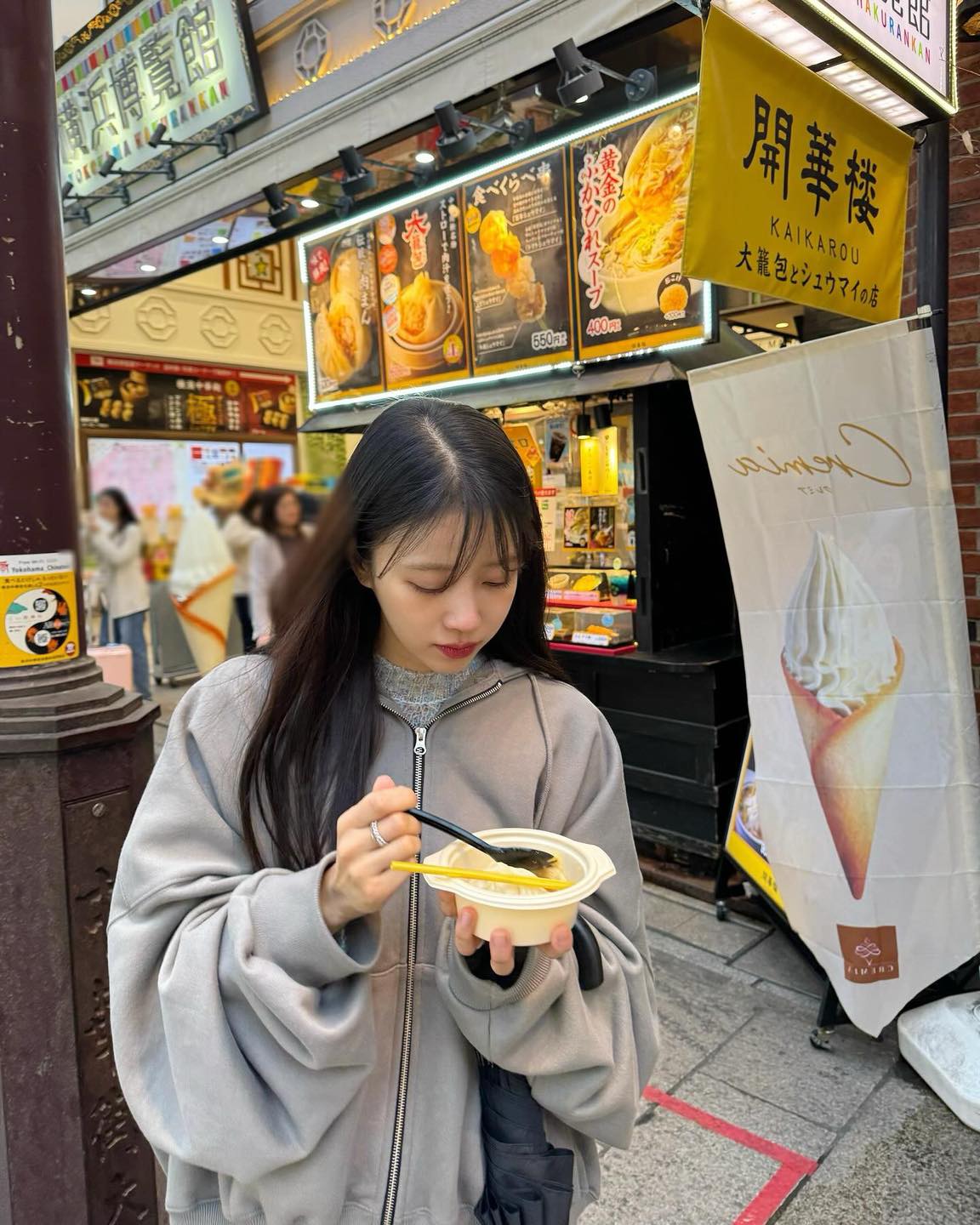 미주❤️송범근 스타커플 탄생?👩🏻‍❤️‍👨🏻

러블리즈 출신 가수 겸 방송인 이미주(29)와 축구선수 송범근(26)이 열애 중이라는 소식입니다. 비즈엔터에 따르면 미주와 송범근은 최근 진지한 만남을 이어가고 있으며, J리그의 쇼난 벨마레에서 골키퍼로 뛰고 있는 송범근을 보기 위해 미주가 일본의 요코하마에 가는 등 애정을 숨김없이 드러내고 있다고 하는데요. 한편, 미주의 소속사 안테나는 열애설을 확인 후 입장을 밝히겠다고 알렸습니다.💘 이미지