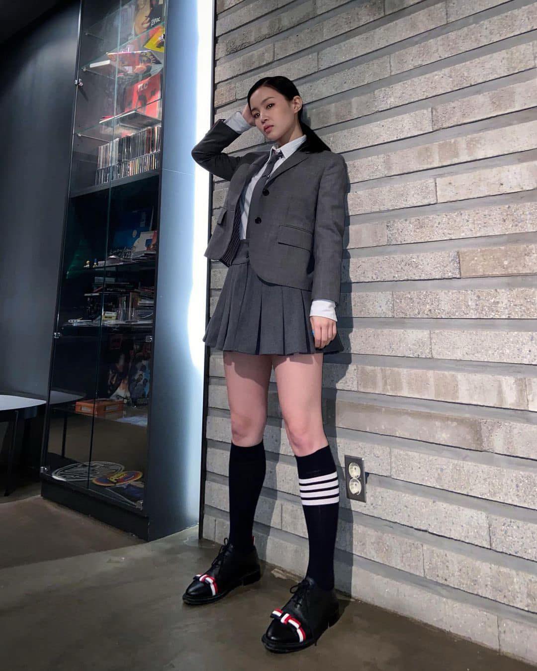 톰브라운 플리츠로 프레피무드🩶 이미지8