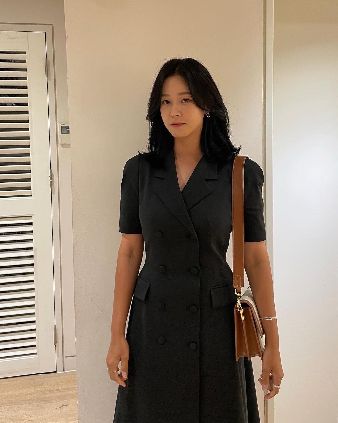 블랙 원피스로 깔끔 하객룩🖤
언니들처럼 단정하고 고급진 무드✨ 하객룩 만능템@준비해✔️ 이미지