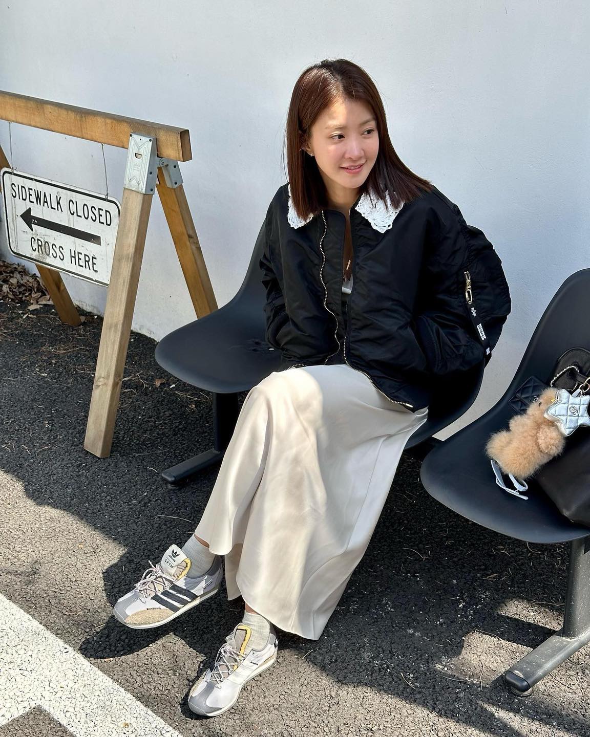 시영언니 일상 속 눈에 띄는 슈즈👟
아디다스 x 송 포 더 뮤트 컨트리 OG🩶🖤 유니크한 실루엣✨ 이미지