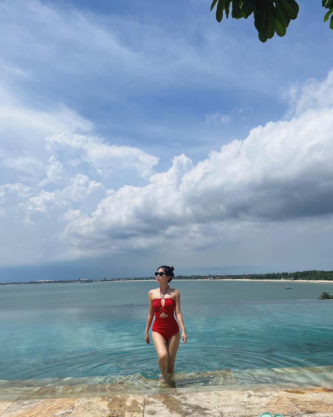 슬슬 수영복 준비해야 할 때🩱💜
올여름엔 언니들처럼 깔끔한 원톤 수영복🏊🏻‍♀️ 몇 번이 @이뻐?✔️ 이미지4
