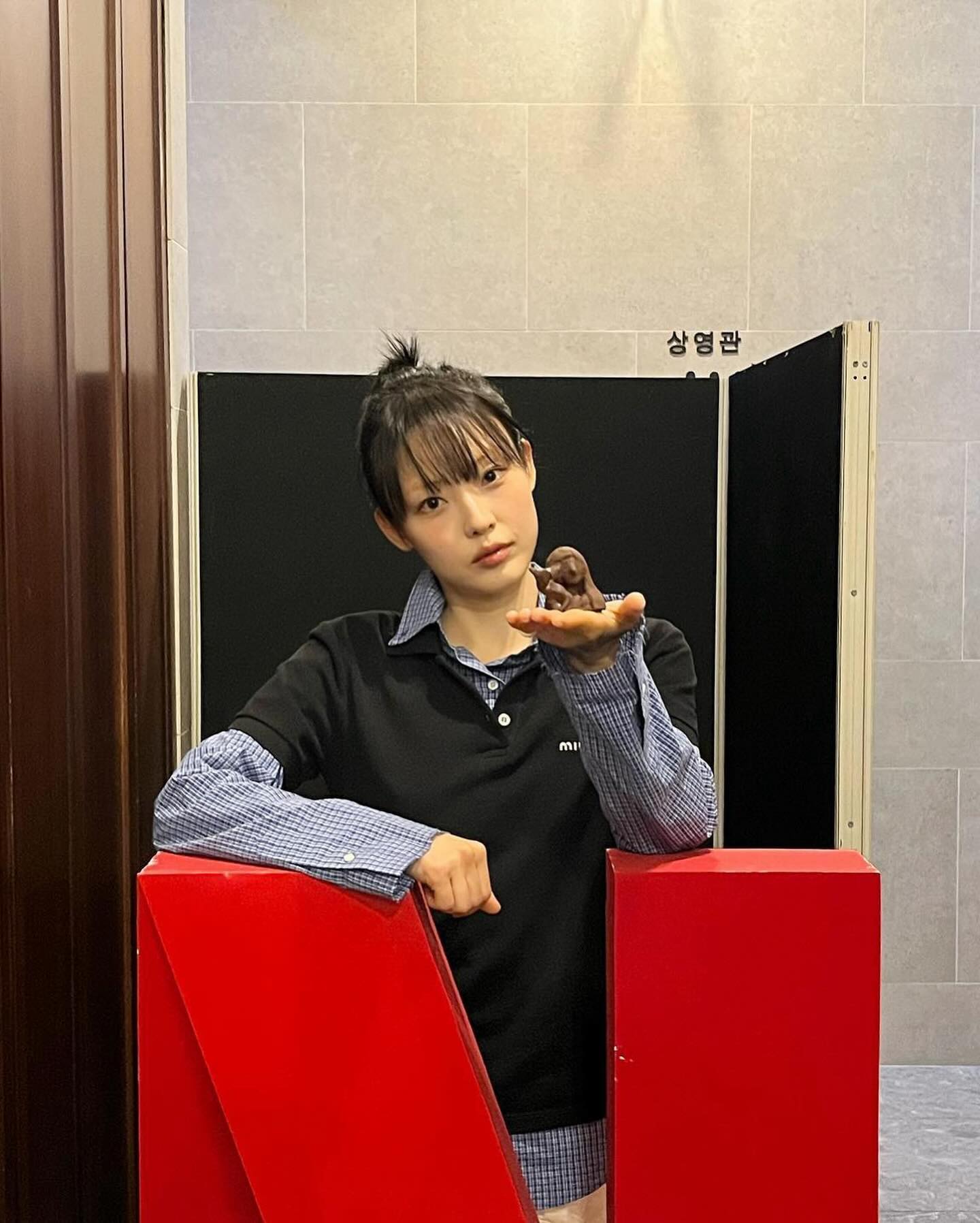 올봄은 반팔 레이어드가 핵심☑️
반팔 종류 별 레이어드 스타일링 법 3가지🩶이렇게만 따라해🙌

1. 반팔 가디건 + 셔츠

2. 폴로 셔츠 + 긴팔 셔츠

3. 반팔 티셔츠 + 긴팔 티셔츠 이미지
