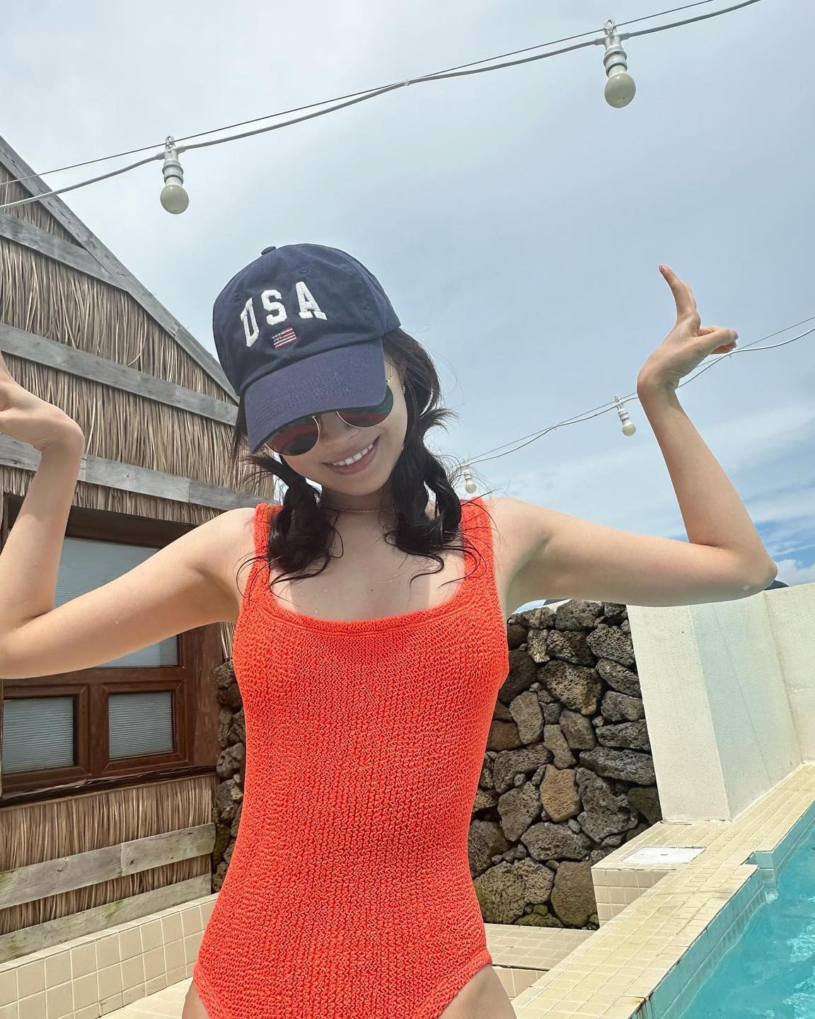 슬슬 수영복 준비해야 할 때🩱💜
올여름엔 언니들처럼 깔끔한 원톤 수영복🏊🏻‍♀️ 몇 번이 @이뻐?✔️ 이미지3