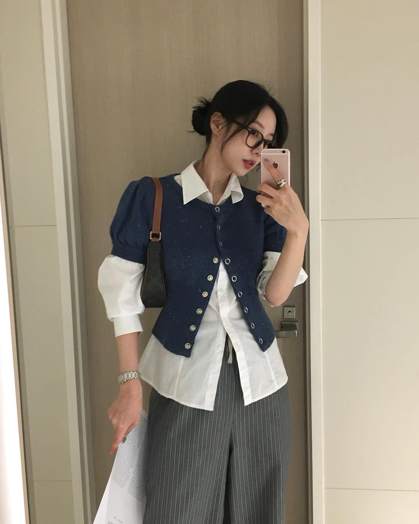 올봄은 반팔 레이어드가 핵심☑️
반팔 종류 별 레이어드 스타일링 법 3가지🩶이렇게만 따라해🙌

1. 반팔 가디건 + 셔츠

2. 폴로 셔츠 + 긴팔 셔츠

3. 반팔 티셔츠 + 긴팔 티셔츠 이미지