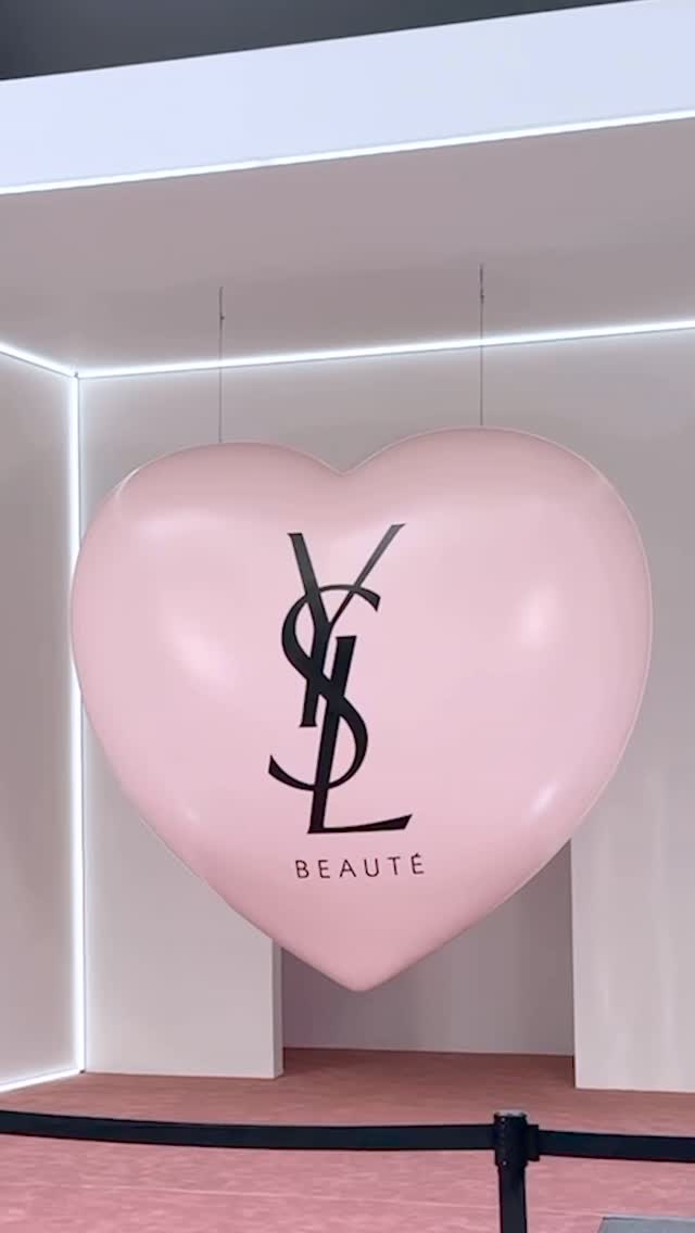 24일 성수동의 YSL LOVESHINE FACTORY에서 만난 조각상, 이진욱🤵🏻
입생로랑 뷰티의 새로운 라인 캔디 글로우를 가장 먼저 만나볼 수 있는 곳💖 
 
💄 YSL LOVESHINE FACTORY
- 일정: 2024년 4월 25일 ~ 5월 1일
- 위치: 서울특별시 성동구 성수이로 97 E( )PTY
- 운영시간: 11AM ~ 8PM 이미지