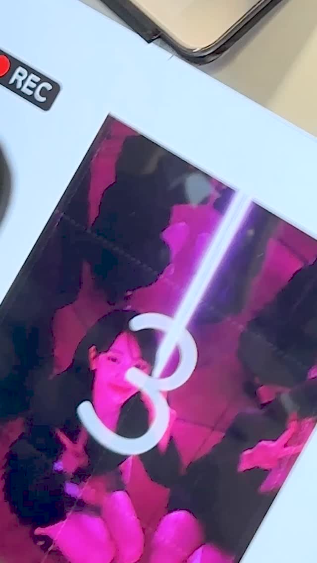 24일 성수동의 YSL LOVESHINE FACTORY에서 카리나를 만났습니다🩷
패션앤스타일이 만난 카리나는 정말 아름답고, 천사같고…😇
카리나는 신이 맞는듯✨ 

💄 YSL LOVESHINE FACTORY
- 일정: 2024년 4월 25일 ~ 5월 1일
- 위치: 서울특별시 성동구 성수이로 97 E( )PTY
- 운영시간: 11AM ~ 8PM 이미지