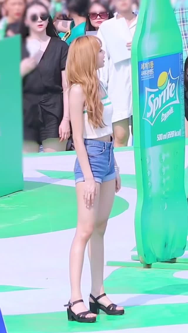 다시보는 운동자극 @리사 워터밤🌊올여름 운동자극 뿜뿜🩵💚⁠ 이미지