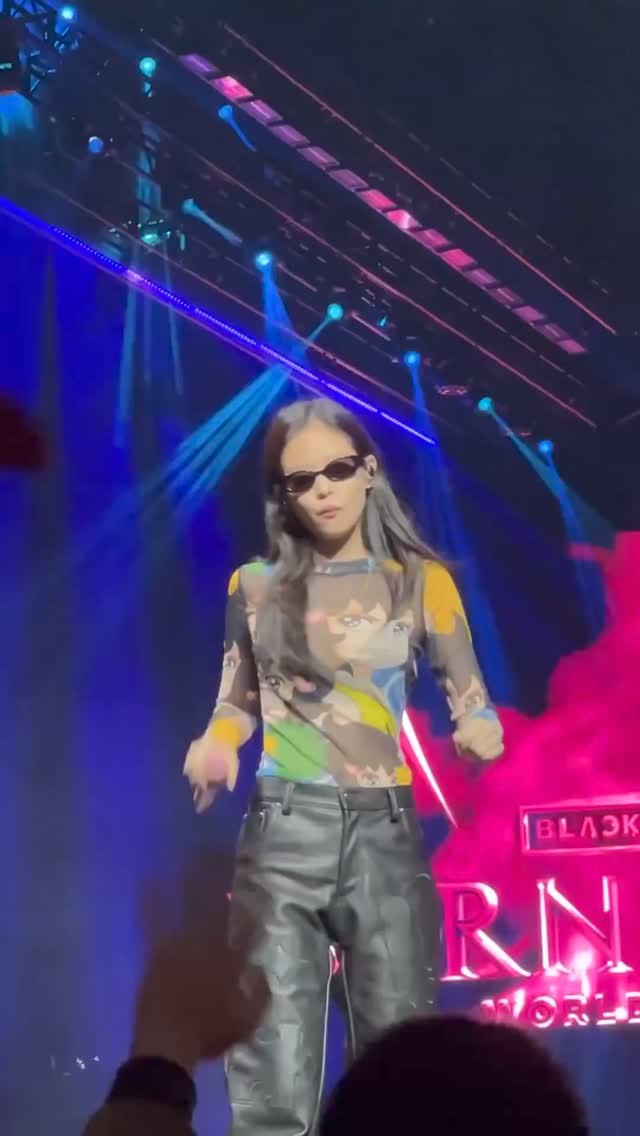 달려라 하니 아는 사람?🙋‍♀️🏃‍♀️
스웩 넘치는 제니 콘서트 라이브 속 시강인 JW앤더슨 콜라보✨ 이미지