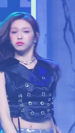 리틀 리사라는 베몬 치키타🍒🐣
15살의 시크미🩶러블리 핑크 메컵에 그레이 렌즈로 포인트🩷 이미지