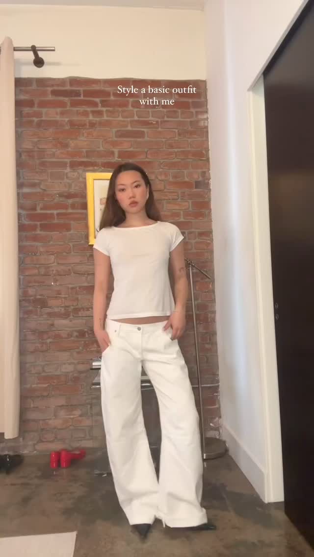 베이직템으로 이렇게 따라해봐👜
올화이트 스타일링에 브라운&골드 아이템으로 포인트🤍🤎 이미지