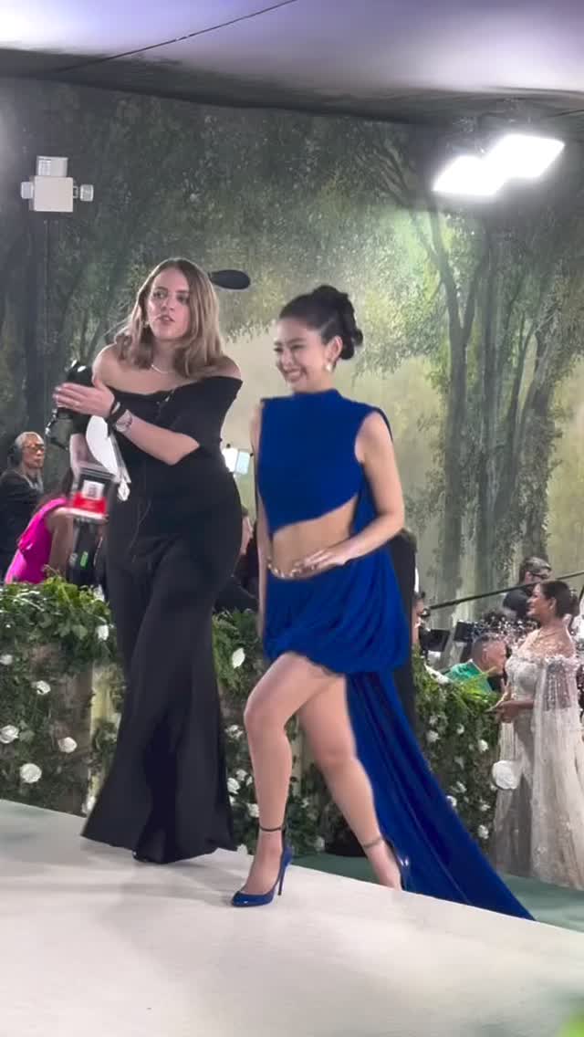 2024 멧갈라 참석한 제니💙🖤
멧갈라 두번째 참석 의상은 알라이아 커스텀 드레스👗역시 핫걸 이미지