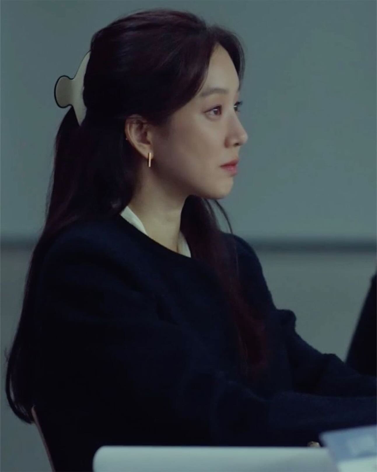 드라마 졸업 속 려원 데일리템💎⁠
쇼파드 x 정려원✨ 고급진 워치&주얼리 @참고🤍 #광고⁠
⁠
tvN 드라마 ‘졸업’의 여주인공 정려원의 감각적인 스타일이 첫방부터 화제입니다. 이번 드라마에서 정려원은 하이엔드 워치 & 주얼리 브랜드 쇼파드와 함께 매주 클래식한 룩부터 사랑스러운 룩까지 다양한 스타일링을 선보일 예정이라고 하는데요. 심플하면서도 세련된 데일리 룩에 쇼파드 워치&주얼리로 고급스러운 포인트를 더한 려원의 룩을 주목해 주세요! ⁠
⁠
📌정려원 PICK 쇼파드 워치 & 주얼리 ⁠
- 해피 스포츠 워치 (2-5) ⁠
- 아이스큐브 이어링 (6-7)⁠
- 마이해피 하츠 이어링 (1,8)⁠ 이미지6
