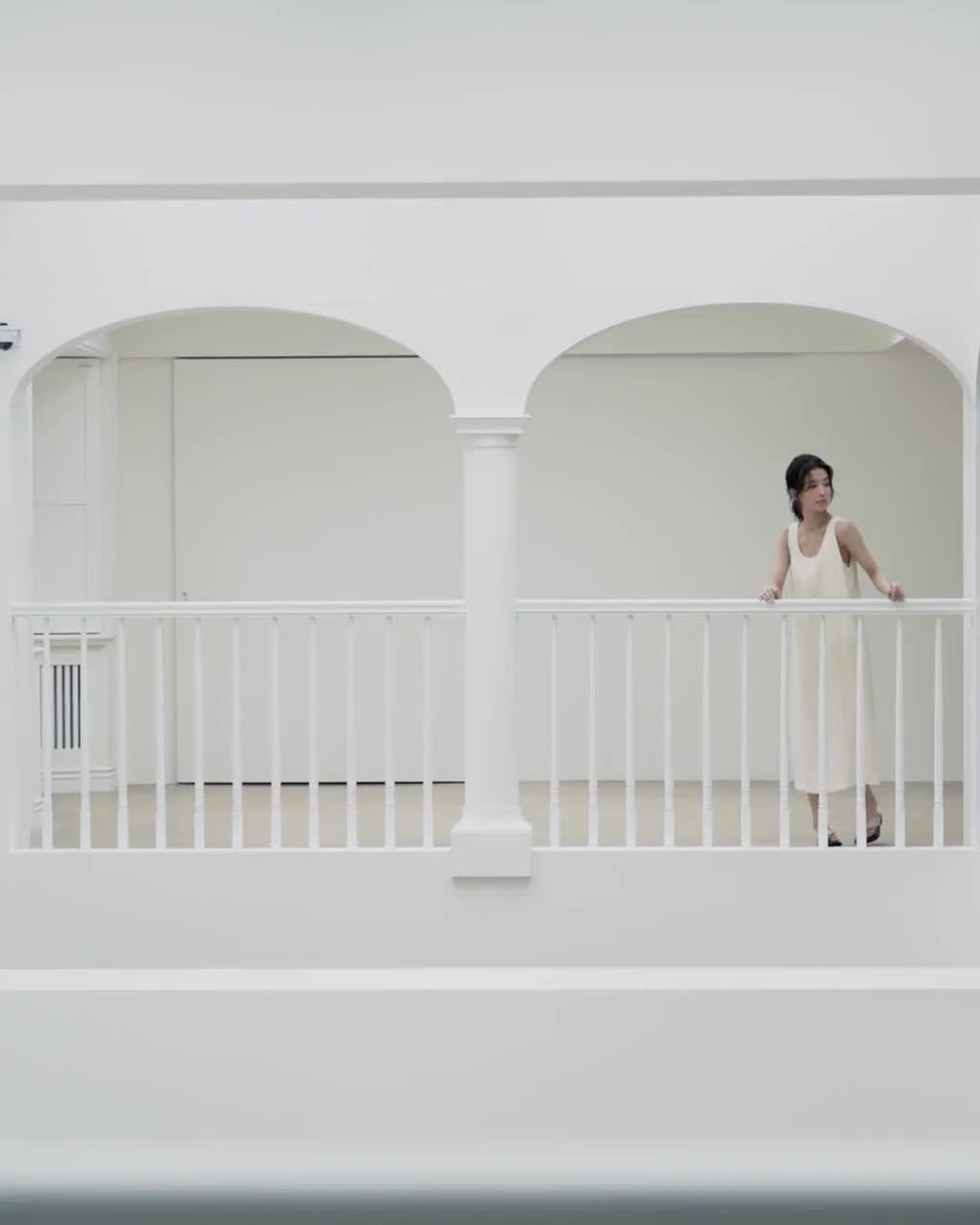 인형 비주얼🖤🤍노정의 썸머룩⁠
시야쥬의 새 뮤즈✨러블리부터 세련미까지 다채롭게🩵 #광고⁠
⁠
컨템포러리 여성 브랜드 시야쥬가 브랜드의 새로운 뮤즈인 노정의와 함께한 24 썸머 컬렉션을 공개했습니다. ‘ORDINARY NATURAL ELEGANCE’를 주제로 선보이는 24 썸머 컬렉션은 애써 꾸미지 않아도 묻어나는 자연스러운 우아함과 고요한 아름다움을 표현했는데요. 화보 속 노정의는 여유롭고 평온한 일상의 무드를 사랑스러우면서도 우아한 분위기로 완벽하게 소화했습니다.⁠
⁠
배우 노정의의 다채로운 매력을 만날 수 있는 시야쥬 24 썸머 컬렉션과 화보는 시야쥬 공식 홈페이지와 온라인 플랫폼 W컨셉, 29CM, 무신사 등에서 만나볼 수 있습니다. 🫧⁠ 이미지10