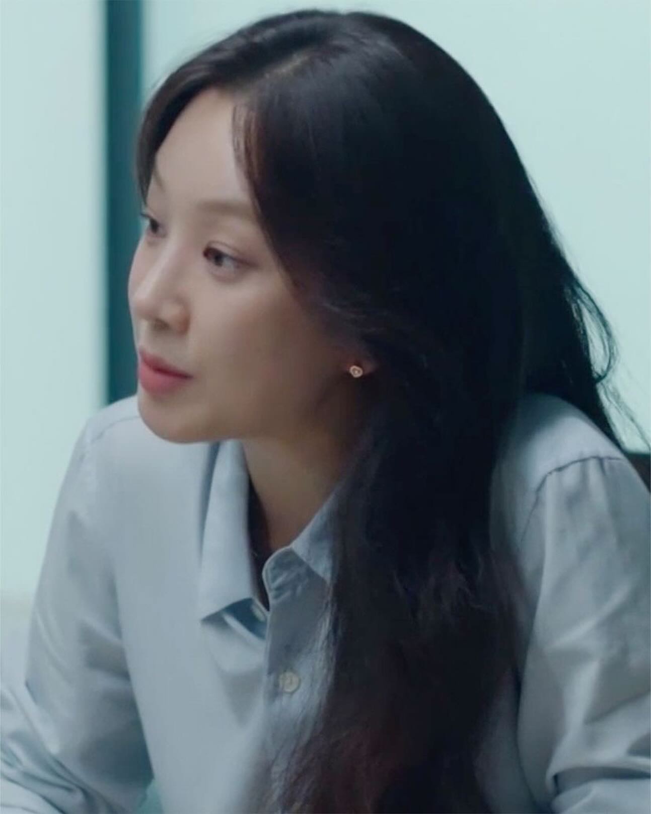 드라마 졸업 속 려원 데일리템💎⁠
쇼파드 x 정려원✨ 고급진 워치&주얼리 @참고🤍 #광고⁠
⁠
tvN 드라마 ‘졸업’의 여주인공 정려원의 감각적인 스타일이 첫방부터 화제입니다. 이번 드라마에서 정려원은 하이엔드 워치 & 주얼리 브랜드 쇼파드와 함께 매주 클래식한 룩부터 사랑스러운 룩까지 다양한 스타일링을 선보일 예정이라고 하는데요. 심플하면서도 세련된 데일리 룩에 쇼파드 워치&주얼리로 고급스러운 포인트를 더한 려원의 룩을 주목해 주세요! ⁠
⁠
📌정려원 PICK 쇼파드 워치 & 주얼리 ⁠
- 해피 스포츠 워치 (2-5) ⁠
- 아이스큐브 이어링 (6-7)⁠
- 마이해피 하츠 이어링 (1,8)⁠ 이미지8